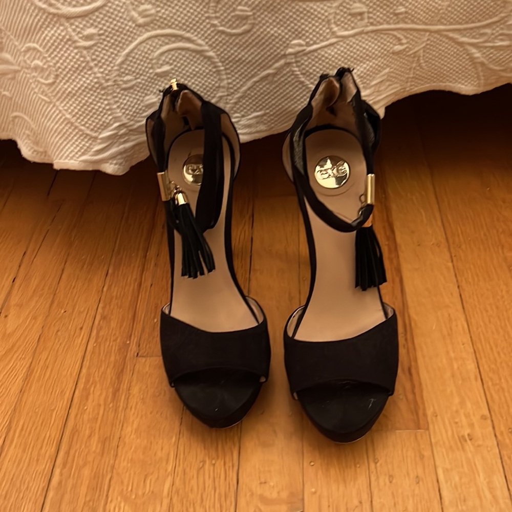 Boutique Vintage Black Tassel Heels - Picture 3 of 14